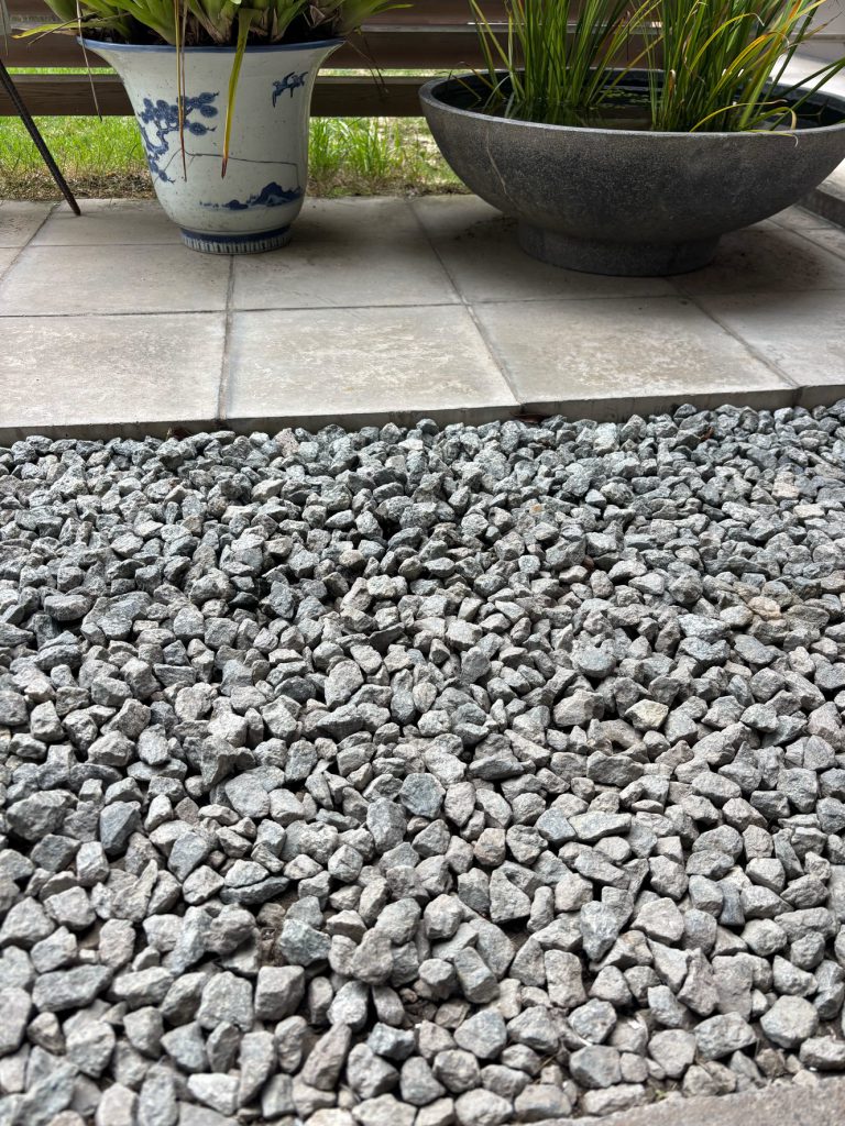 砕石（5号）｜岡本建材店｜砂利、真砂土、土木資材｜奈良